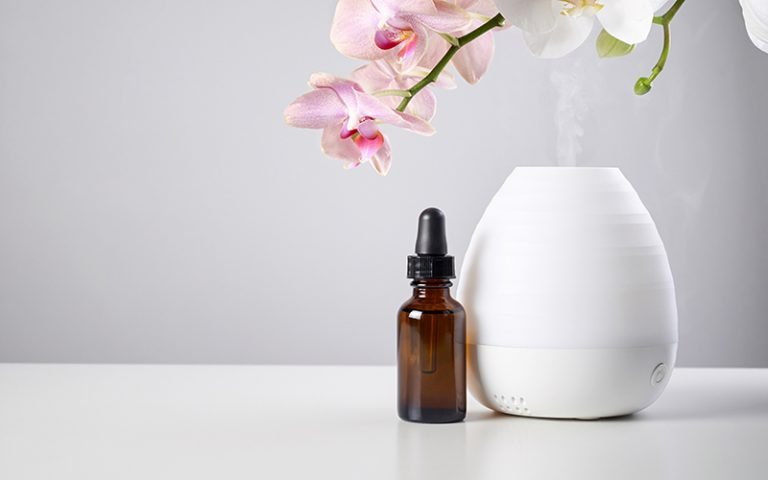 Parfumer sa maison avec les huiles essentielles - Urban Cocoon